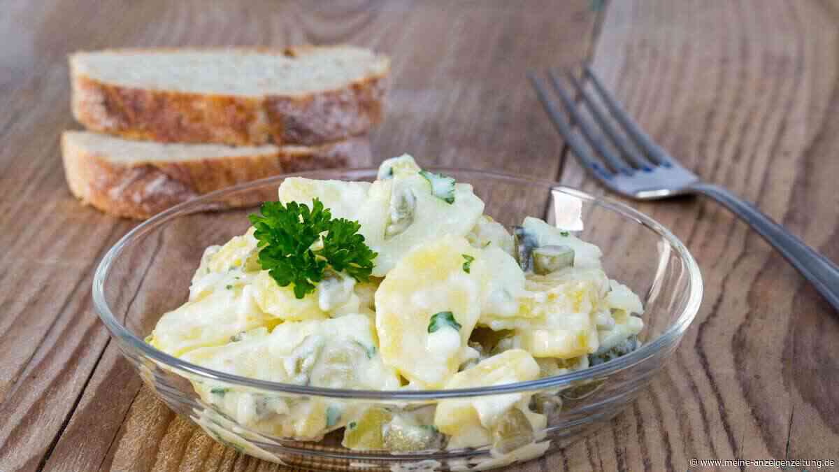 Ganz ohne schwere Mayo: Steffen Hensslers „schnellster Kartoffelsalat der Welt“ für das Grillfest