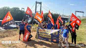 Coastguard crews stage protest amid pay battle