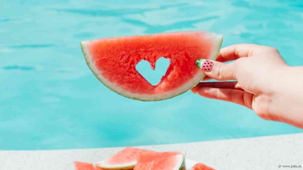 Sommernägel: Watermelon Nails sind der Maniküre-Trend, den wir jetzt alle brauchen