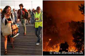 Cap Ferret 'monster' wildfire: Brits told to flee as hundreds escape by boat from burning French holiday hotspot