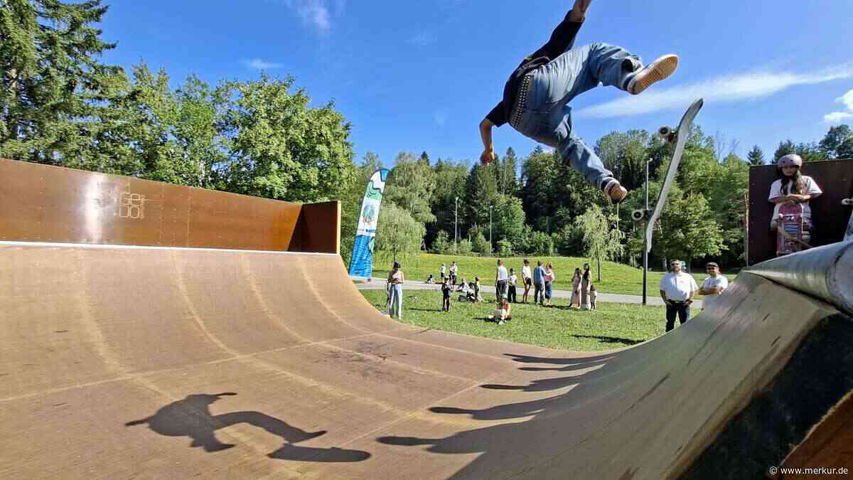 Skater sind „megahappy“: Neue Mini-Ramp auf Berghalde  eröffnet – mit Szenenapplaus