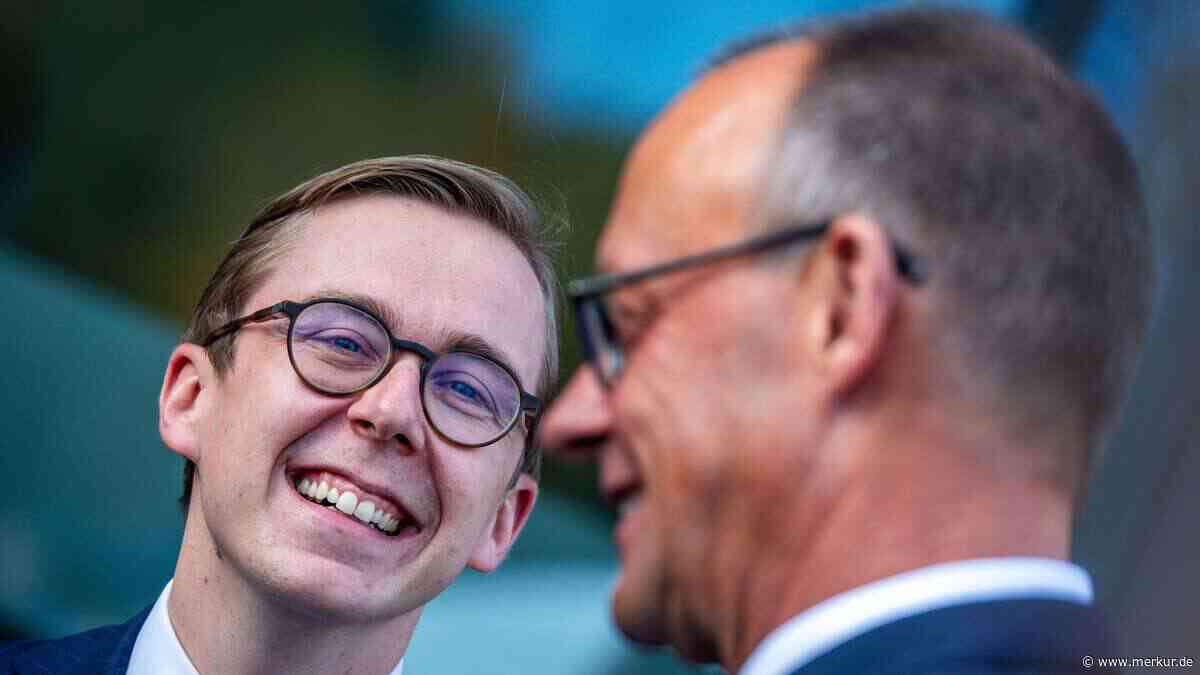 Merz-Regierung rotiert durch: So viel Gehalt bekommt Philipp Amthor jetzt