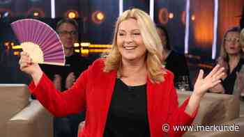 „Rosenheim-Cops“-Star Karin Thaler begeistert mit Bade-Foto im Meer