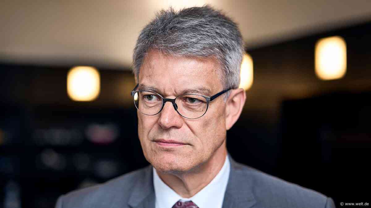 Unpünktliche Züge, gescheiterte Sanierungen – Seine Bilanz spricht gegen den Verkehrsminister