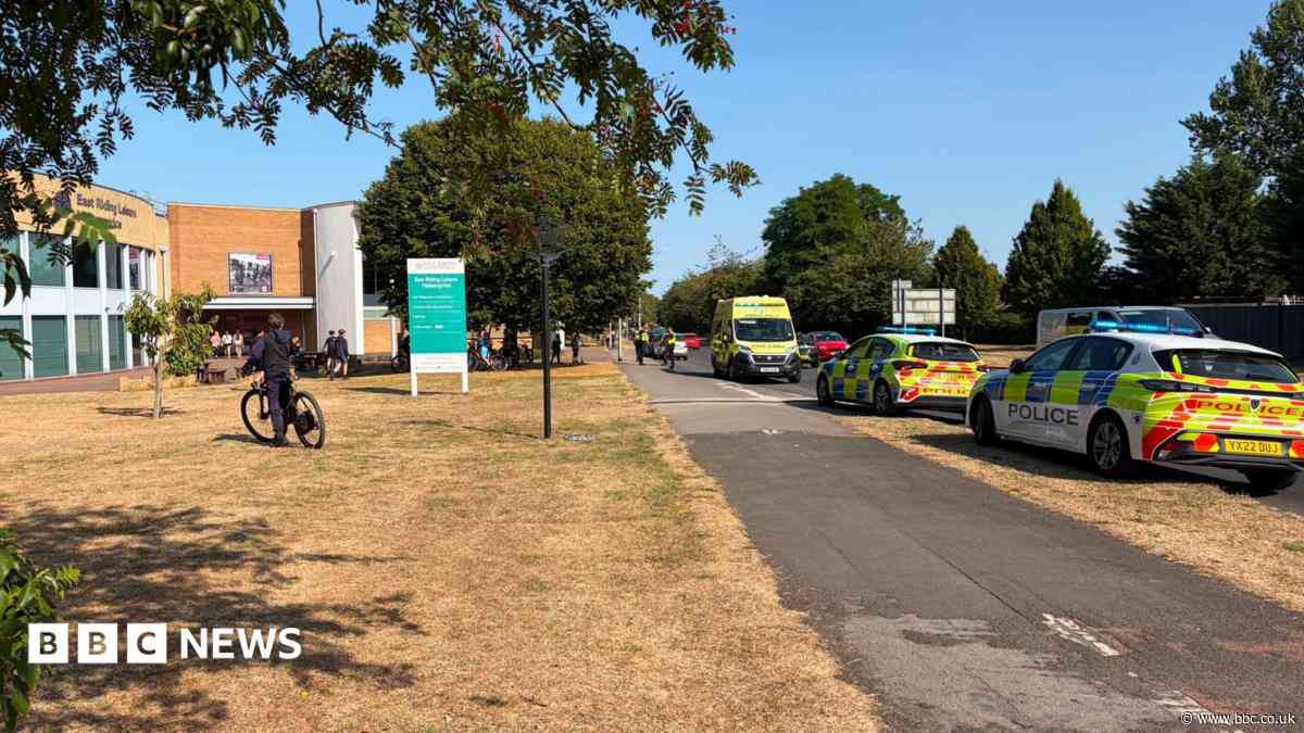 Man seriously hurt in 'road rage stabbing'