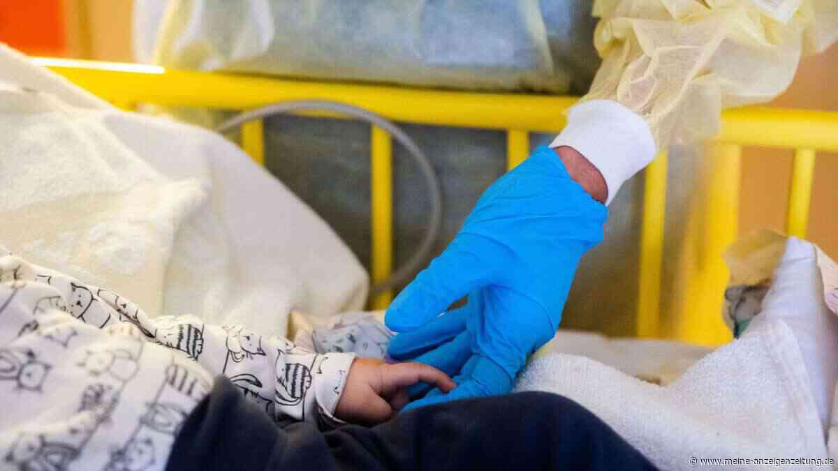 Kind in Italien stirbt: Tödliche Infektion im Kindergarten soll sich über Wickeltische verbreitet haben