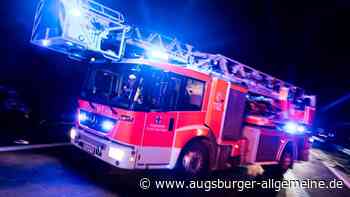 Feuerwehr rückt zu Brand in einem Hochhaus aus