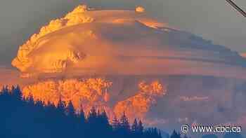 These giant clouds are the result of the Boston Bar wildfires — more than 200 km away — experts say