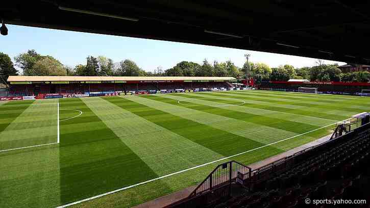 Crawley sign defensive midfielder Krasniqi