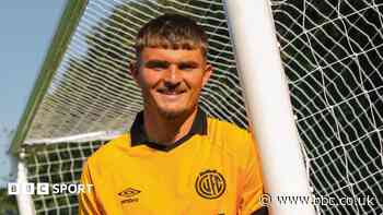 Cambridge sign Coventry defender Perry on loan