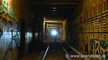 18-Jährige läuft mit Taschenlampe durch S-Bahn-Tunnel – Streckensperrung