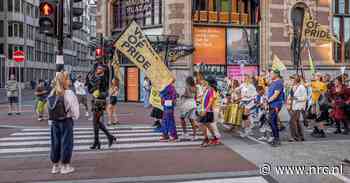 Hoe de WorldPride naar Amsterdam kwam: met kapjes en klompen. ‘Echt niet te doen’