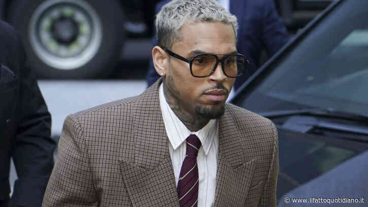 “Sono colpevole”: Chris Brown si arrende in tribunale. Aveva sempre negato di aver picchiato il produttore musicale Abraham Diaw con una bottiglia nel 2023
