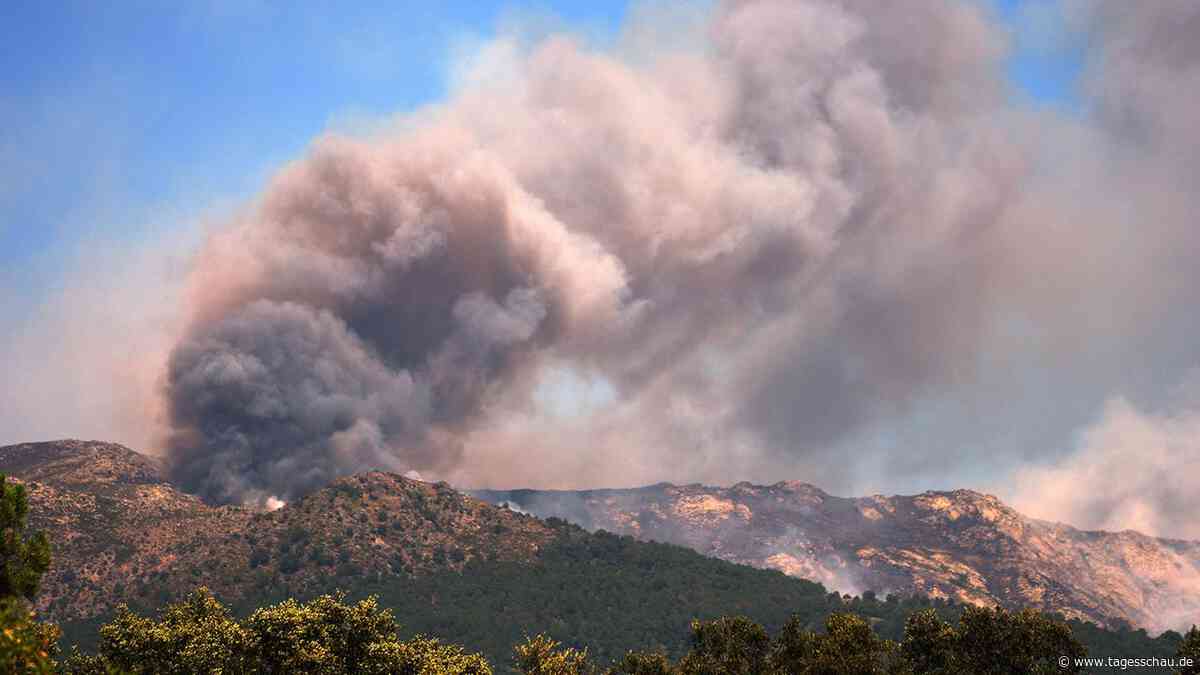 Brände in Spanien vereinen sich zu großer Feuerfront