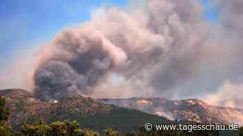 Brände in Spanien vereinen sich zu großer Feuerfront