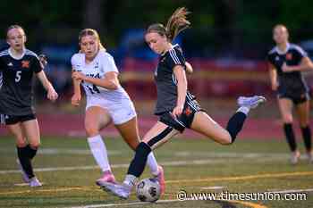 Mohonasen girls' soccer standout Ella Mullin commits to Wisconsin