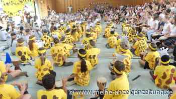 150 Grundschulkinder bringen Turnhalle mit Trommeln zum Beben