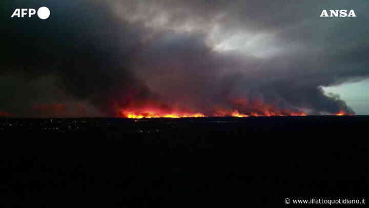 L’impressionante incendio di Cap Ferret: le immagini del fronte di fuoco e la lotta dei vigili del fuoco