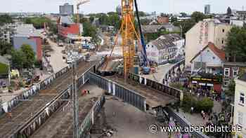 Hier schwebt sie davon: Abriss von Hamburgs alter Sternbrücke in vollem Gange
