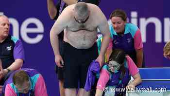Adam Ramsay-Peaty's Commonwealth Games heat plunged into chaos with star's appearance delayed by 10 minutes - before volunteer strips off to save the day