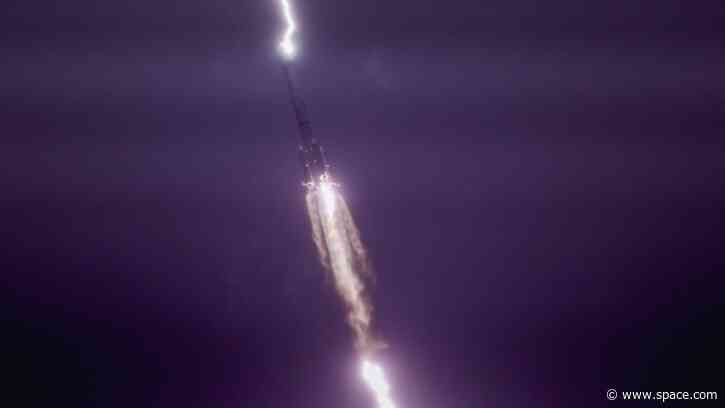 Lightning strike on Chinese rocket captured in epic launch photo