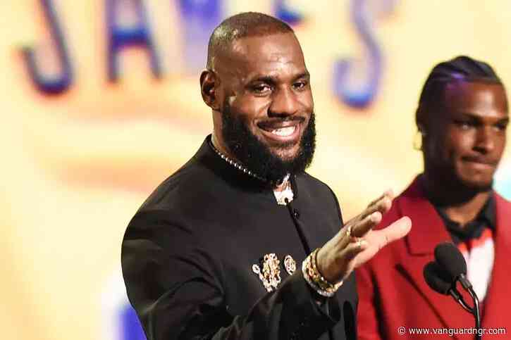 LeBron James says he will play for Philadelphia 76ers