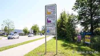 "Zeichen der Wertschätzung": Stadt stellt erstmals Hinweisschild für muslimisches Gebet auf