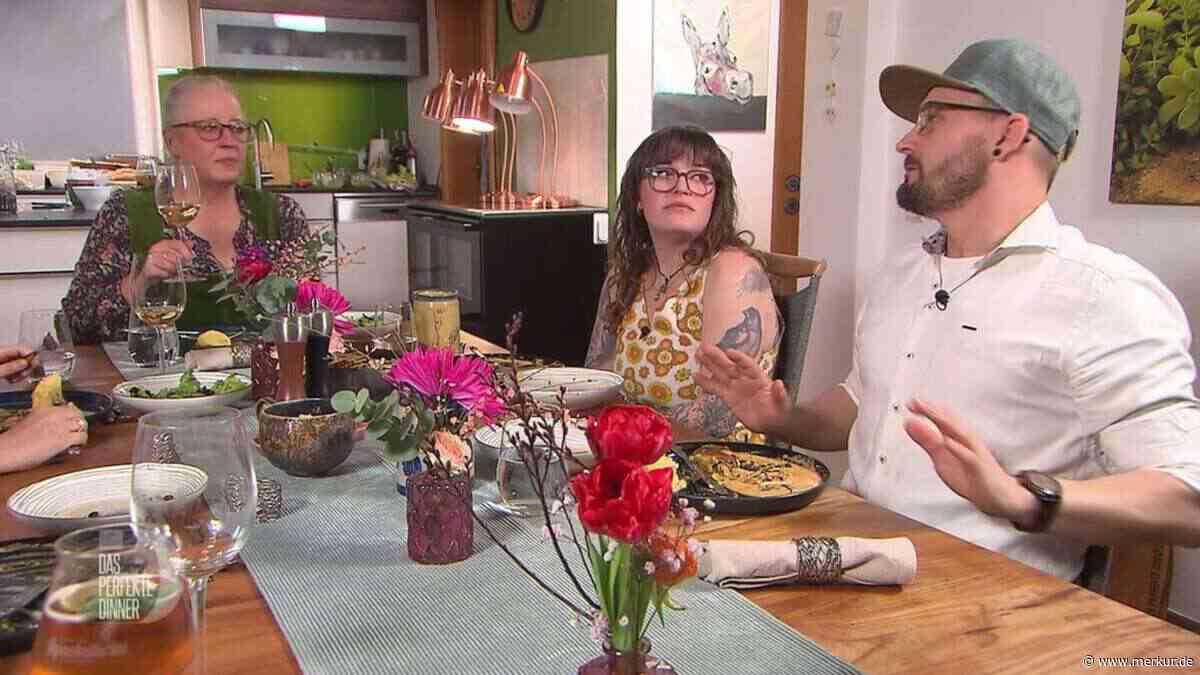 „Zäh“ und „schwer zu beißen“: Veganes Hühnchen irritiert beim „perfekten Dinner“