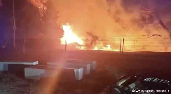 Spagna, devastante incendio intorno a Madrid. Responsabile emergenze: “Rogo impossibile da controllare”