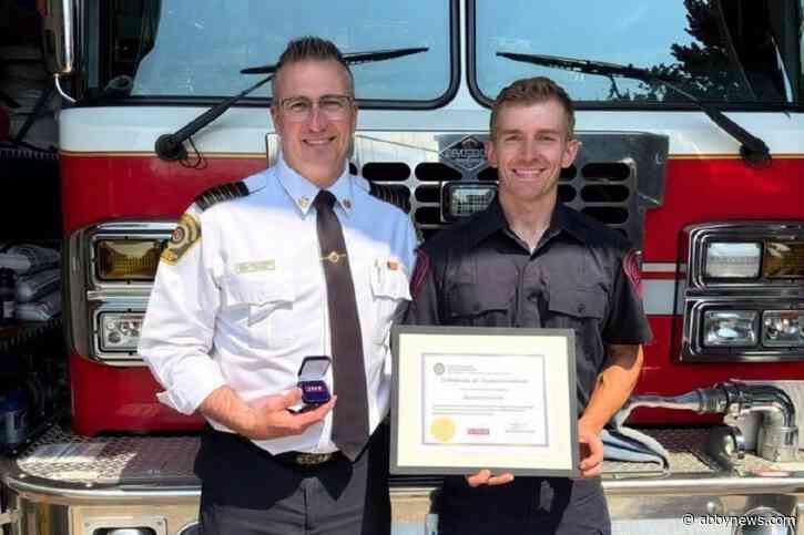 Abbotsford firefighter given award for saving neighbour’s home