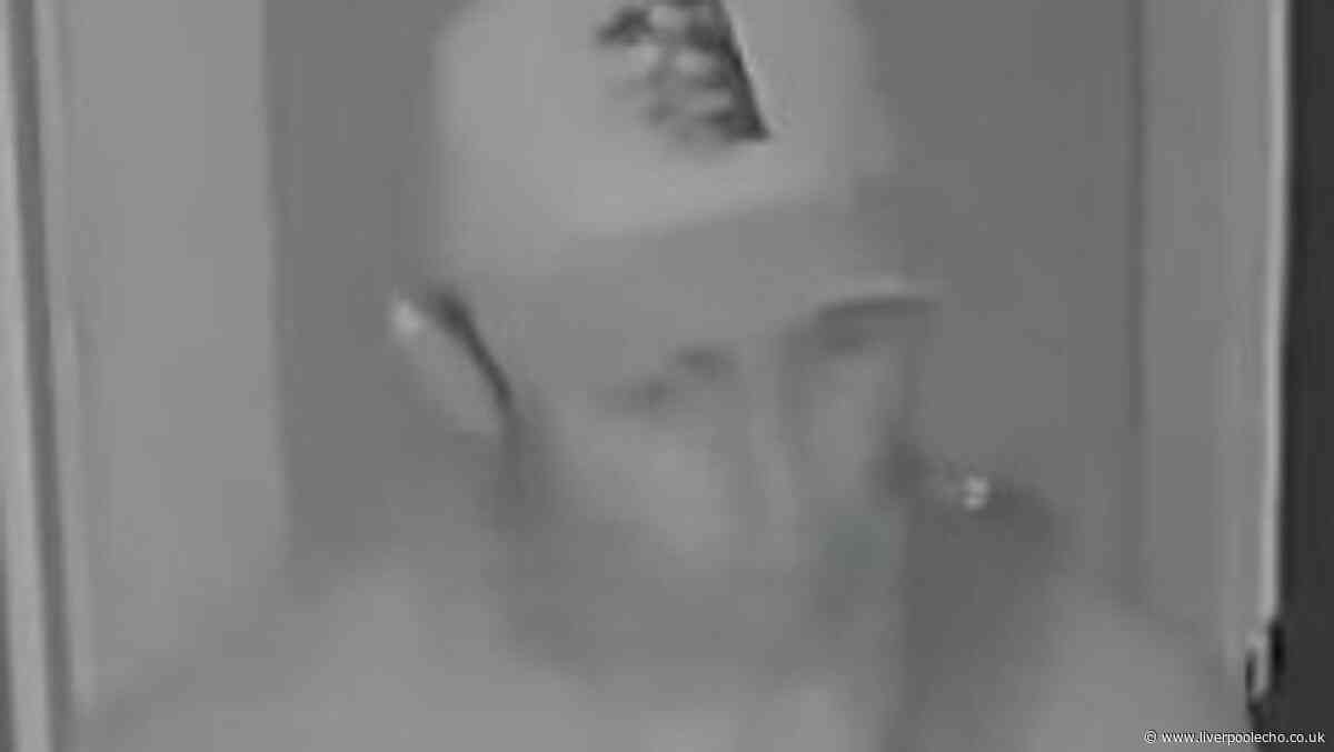 Man robbed and assaulted in Seel Street bar as police issue CCTV appeal