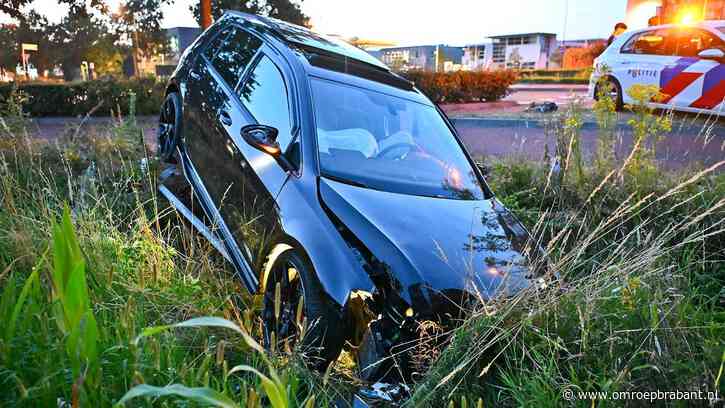 'Straatracer' vliegt uit de bocht met zijn nieuwe auto en raakt gewond