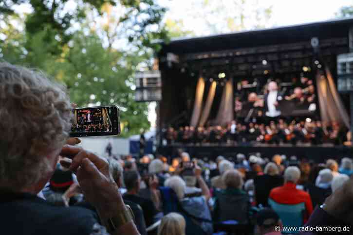 Tausende genießen Wagner zum Sonnenuntergang