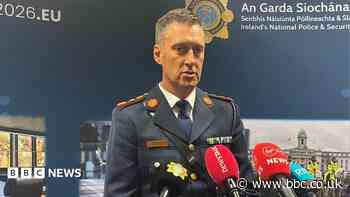 'Extremely significant' bomb in car intercepted on way to NI, Irish police say