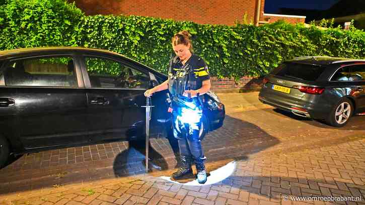Arrestatieteam houdt man met zwaard aan in huis in Veldhoven