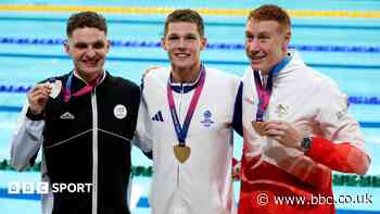 Scott overcomes pressure and big pal Dean to give Scotland golden start