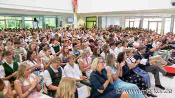 „Wir teilen bleibende Momente“: Realschule Gmund verabschiedet 126 Absolventen