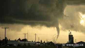 Tornado warnings are rising faster than actual tornadoes. Is that a good thing?