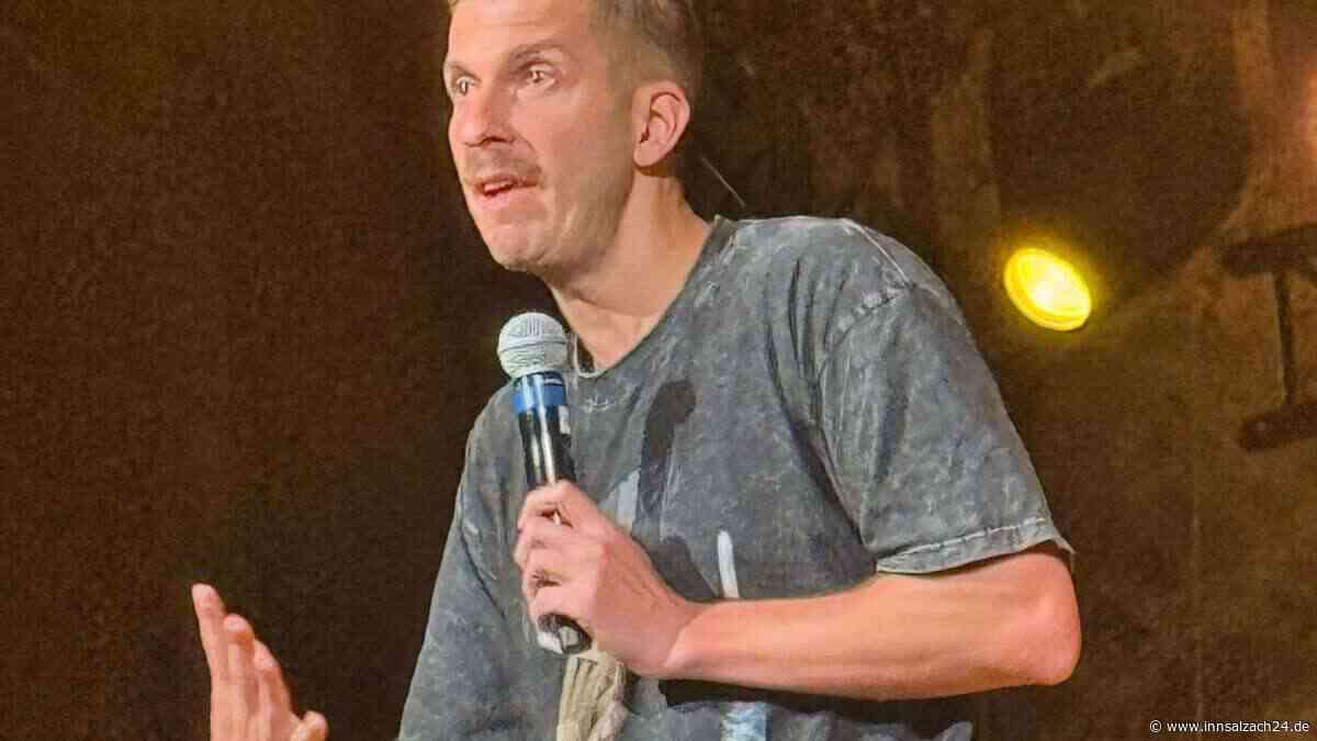 Simon Stäblein begeistert mit „Absolute Frechheit“ in Mühldorf am Inn