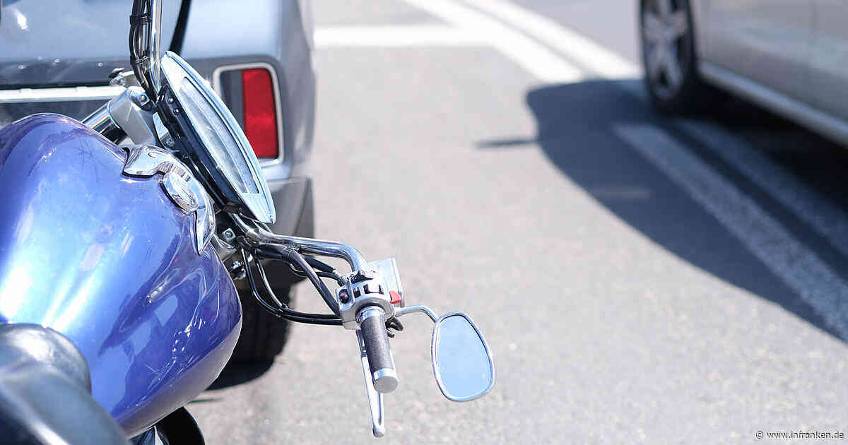 Kreis Bamberg: Autofahrerin übersieht Biker - Motorradfahrer bei Unfall verletzt