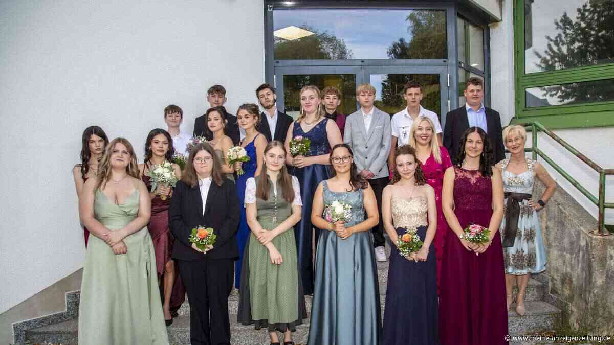Neuntklässler feiern Abschluss: Tränen, Tanz und Zukunftspläne