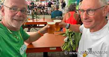 Proost! Ook burgermeester Van Eert heeft zijn kruisje binnen