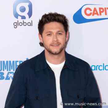 Niall Horan surprised Ella Bright with Off Campus duet