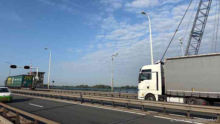Vrachtwagenchauffeurs trekken zich nog niet veel aan van camera's op brug