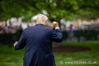 The Photo of Trump Standing 'Carelessly' as a Guest Collapsed Just Won Its Photographer a Top Prize
