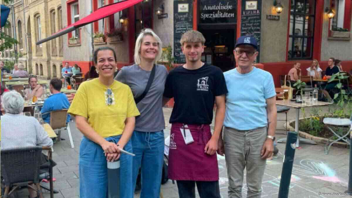 „Bis zum Ende unerkannt“: Restaurant-Team aus Niedersachsen ergattert Foto mit prominentem Gast