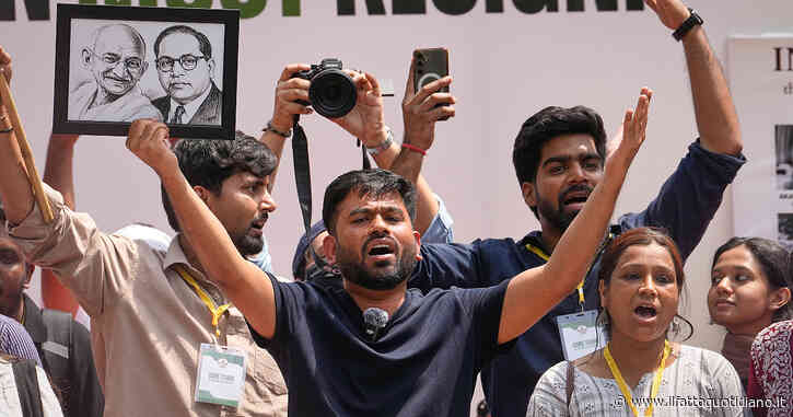 India, vittoria per gli “scarafaggi” e protesta sospesa: si è dimesso il ministro dell’Istruzione di Narendra Modi