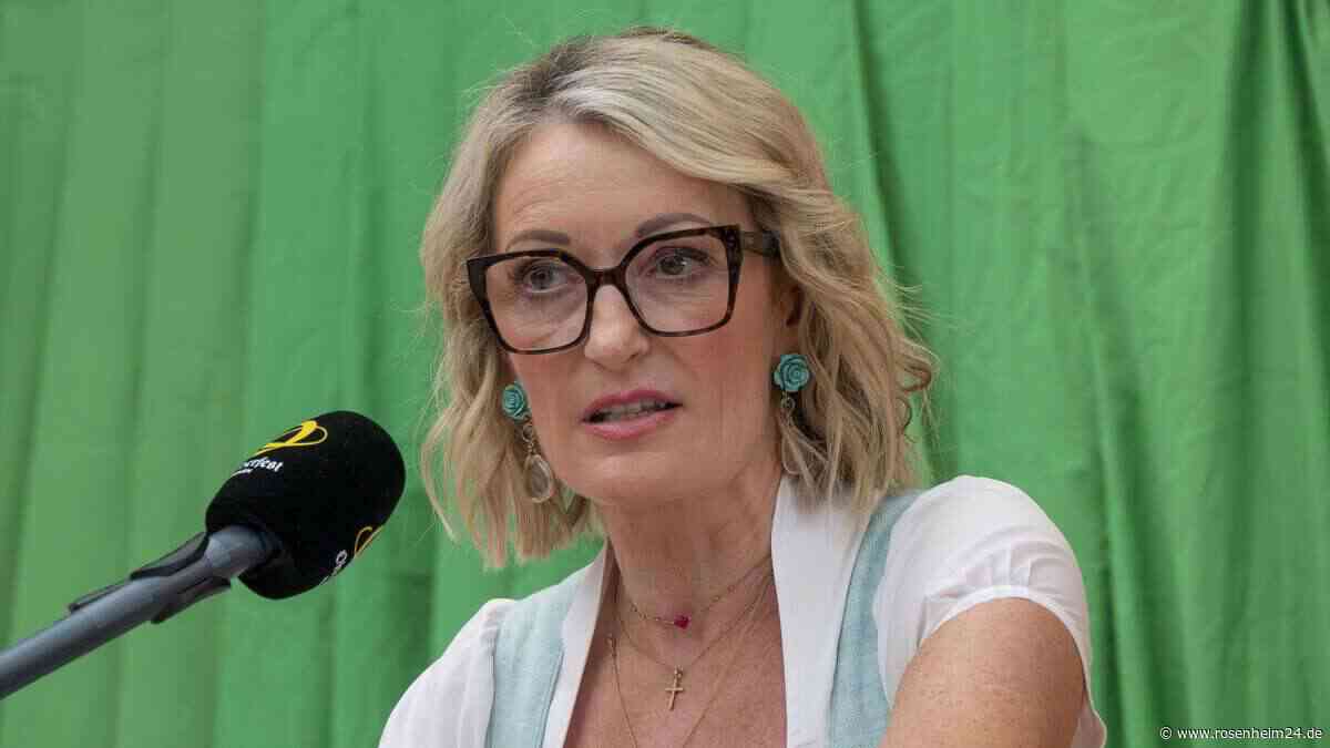Monika Gruber spottet über Abi-Topnoten in Bayern: „Einfach eine Lulli-Nummer“