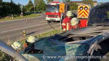Schwerer Unfall auf der B301 bei Au: Auto überschlägt sich mehrfach