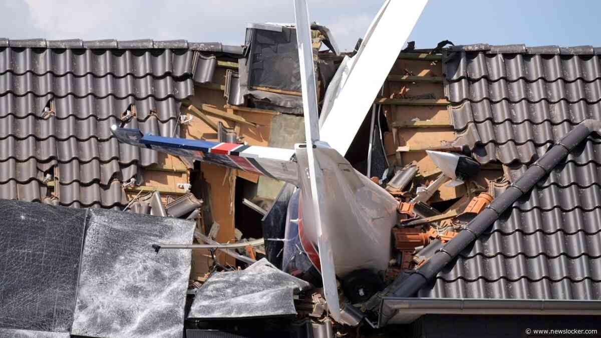 Vliegtuigje stort neer op huis in Duitsland: ’Inzittenden om het leven gekomen’